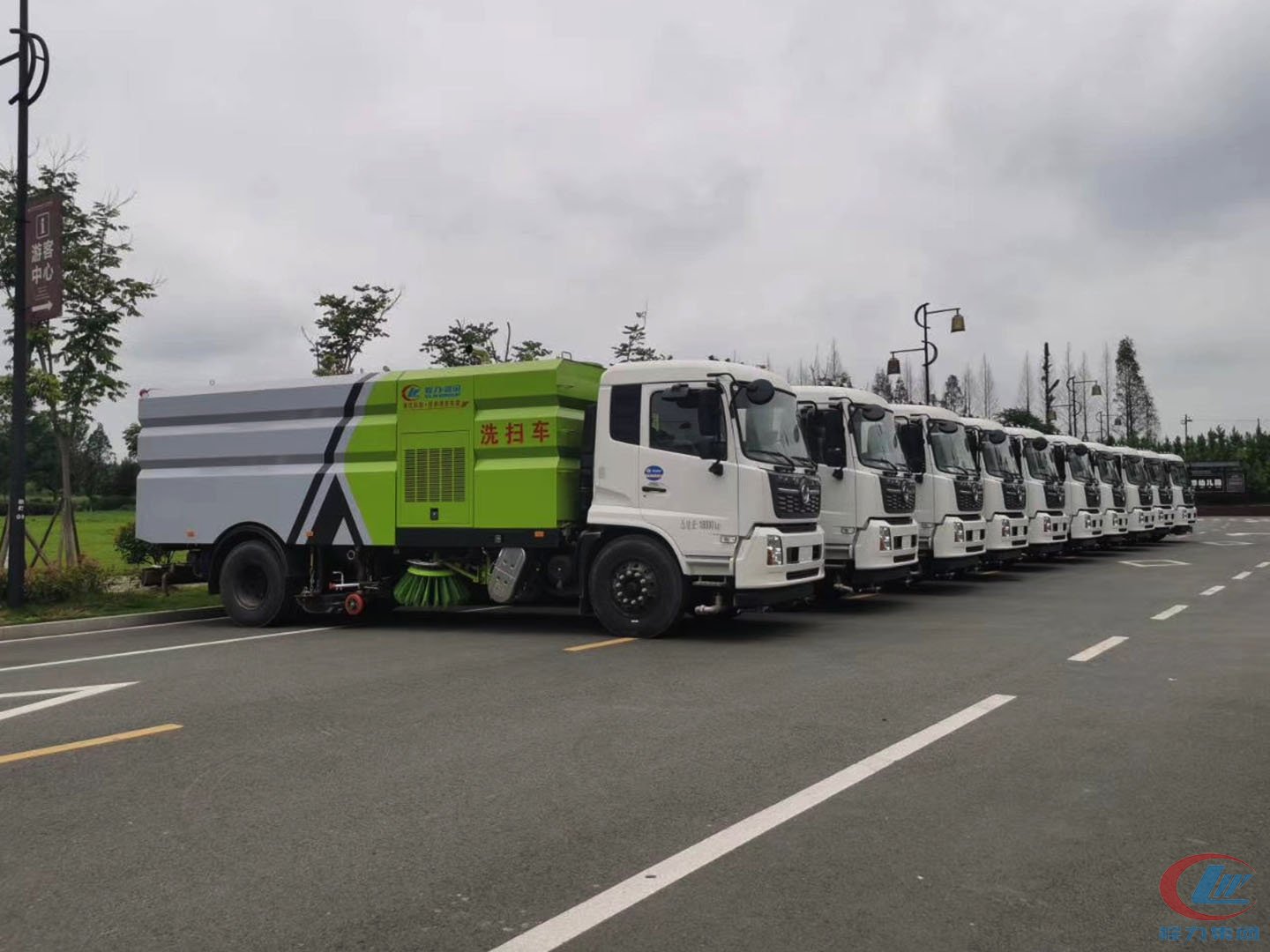 程力集團(tuán)東風(fēng)天錦洗掃車(chē)批量交車(chē)