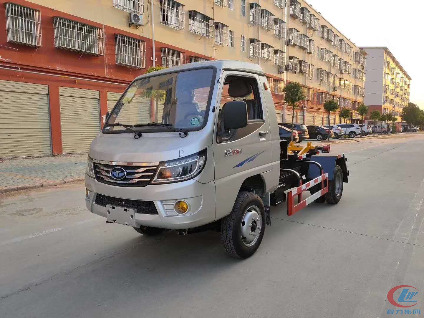 國(guó)六唐駿后雙胎3方勾臂式垃圾車