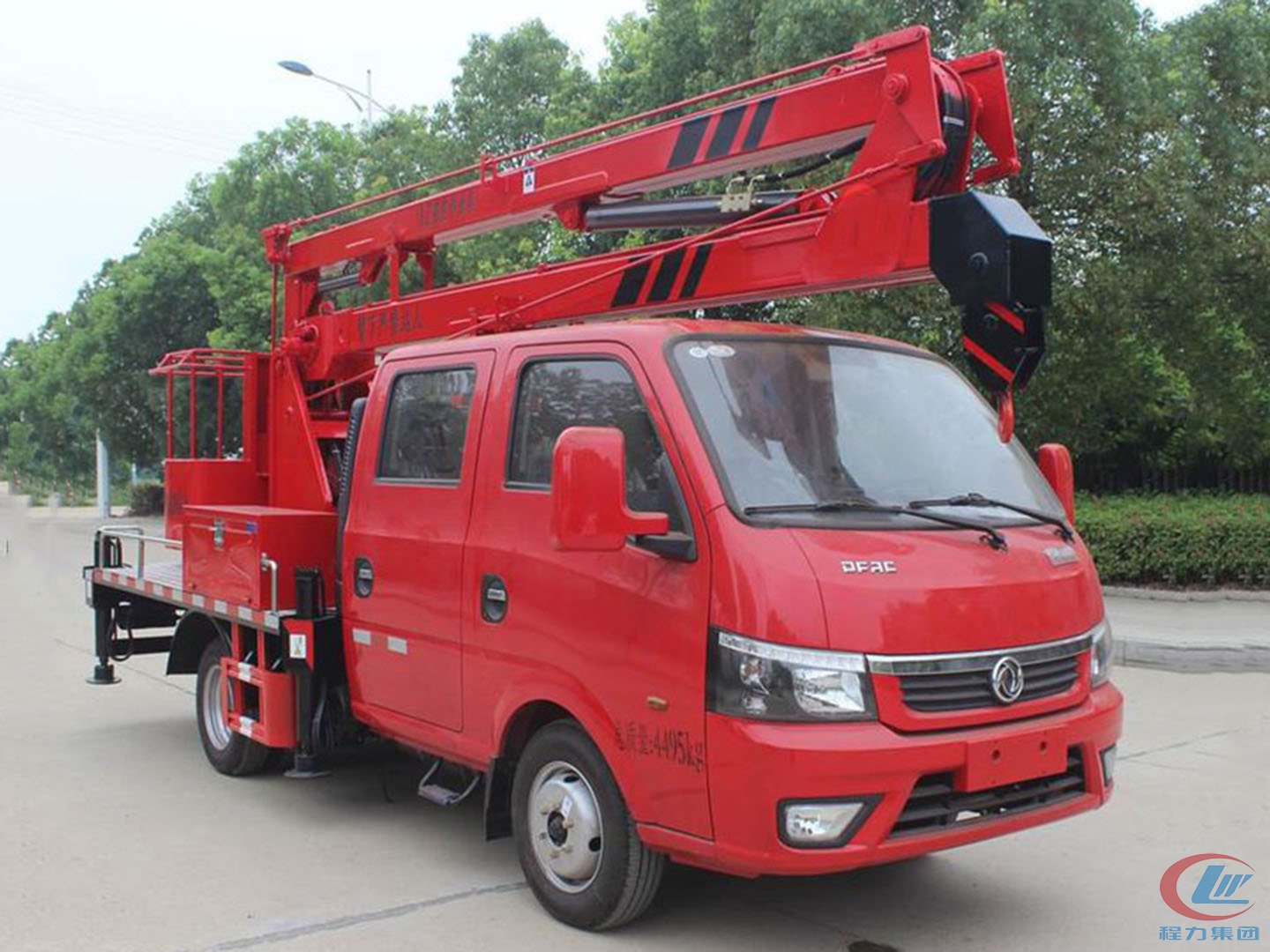 國(guó)六東風(fēng)途逸13米藍(lán)牌高空作業(yè)車