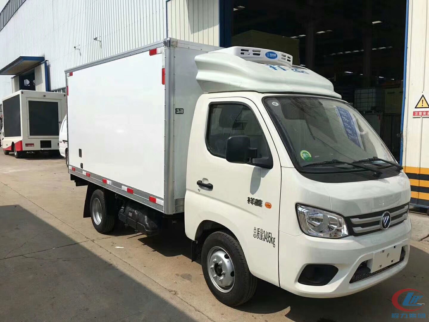 國(guó)六福田祥鈴M1后雙輪冷藏車(chē)