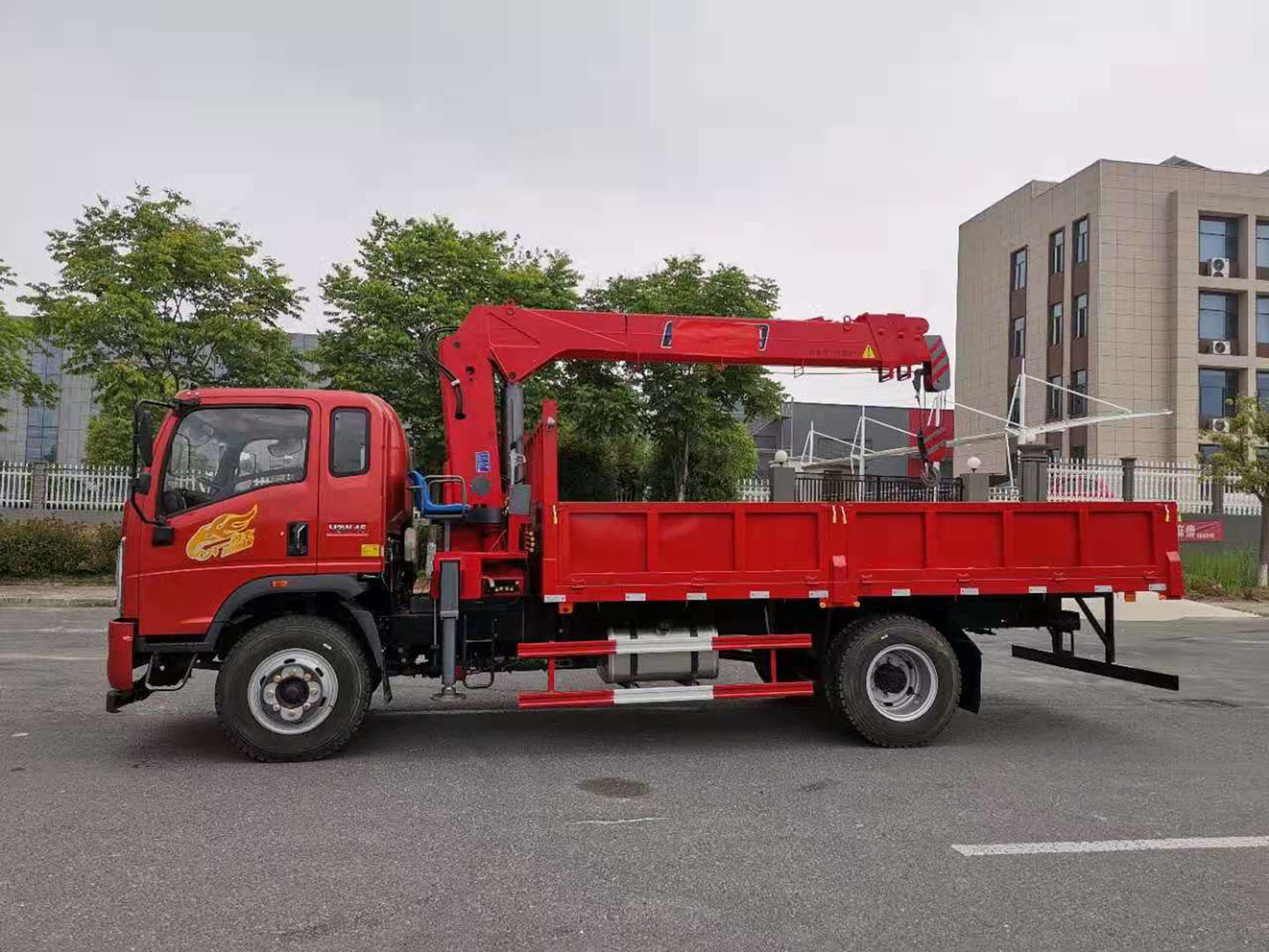 國(guó)六重汽豪曼8噸隨車吊