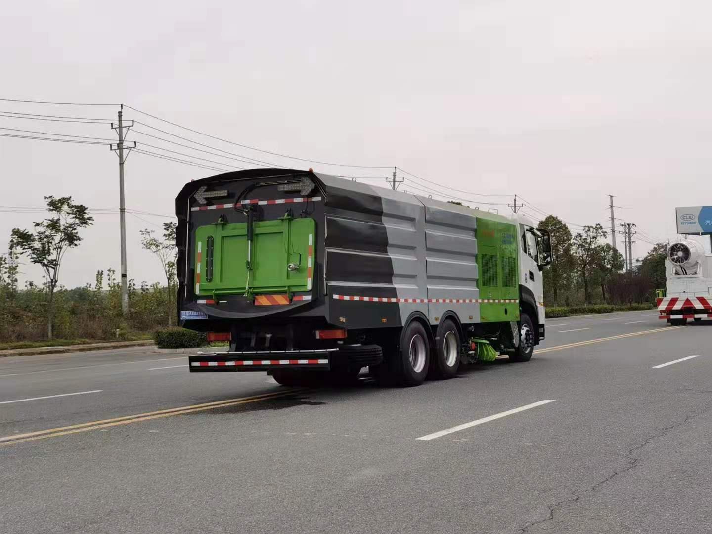 國(guó)六東風(fēng)天龍后八輪洗掃車