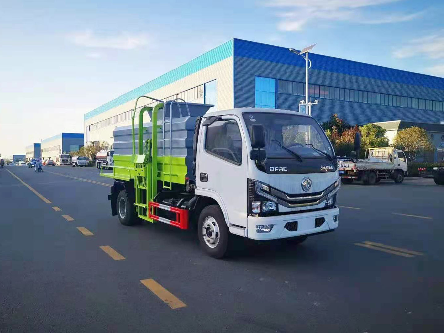 國六東風(fēng)多利卡藍(lán)牌餐廚垃圾車