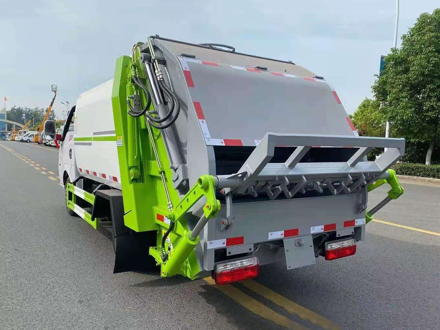 國六東風(fēng)途逸壓縮垃圾車