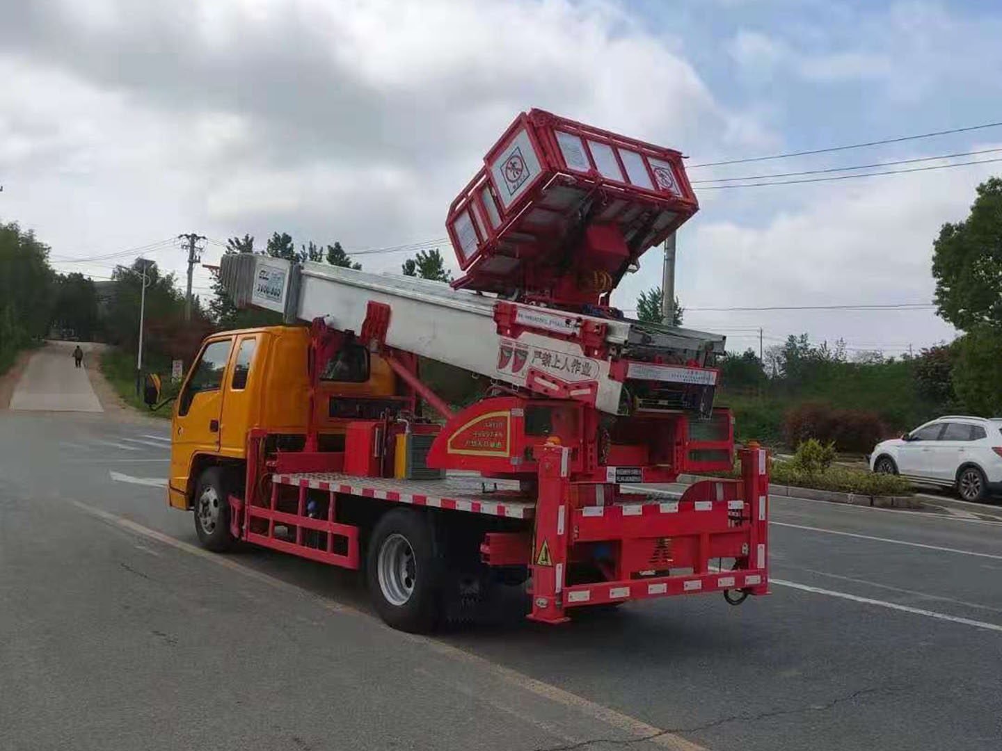 國(guó)六江鈴36米云梯車