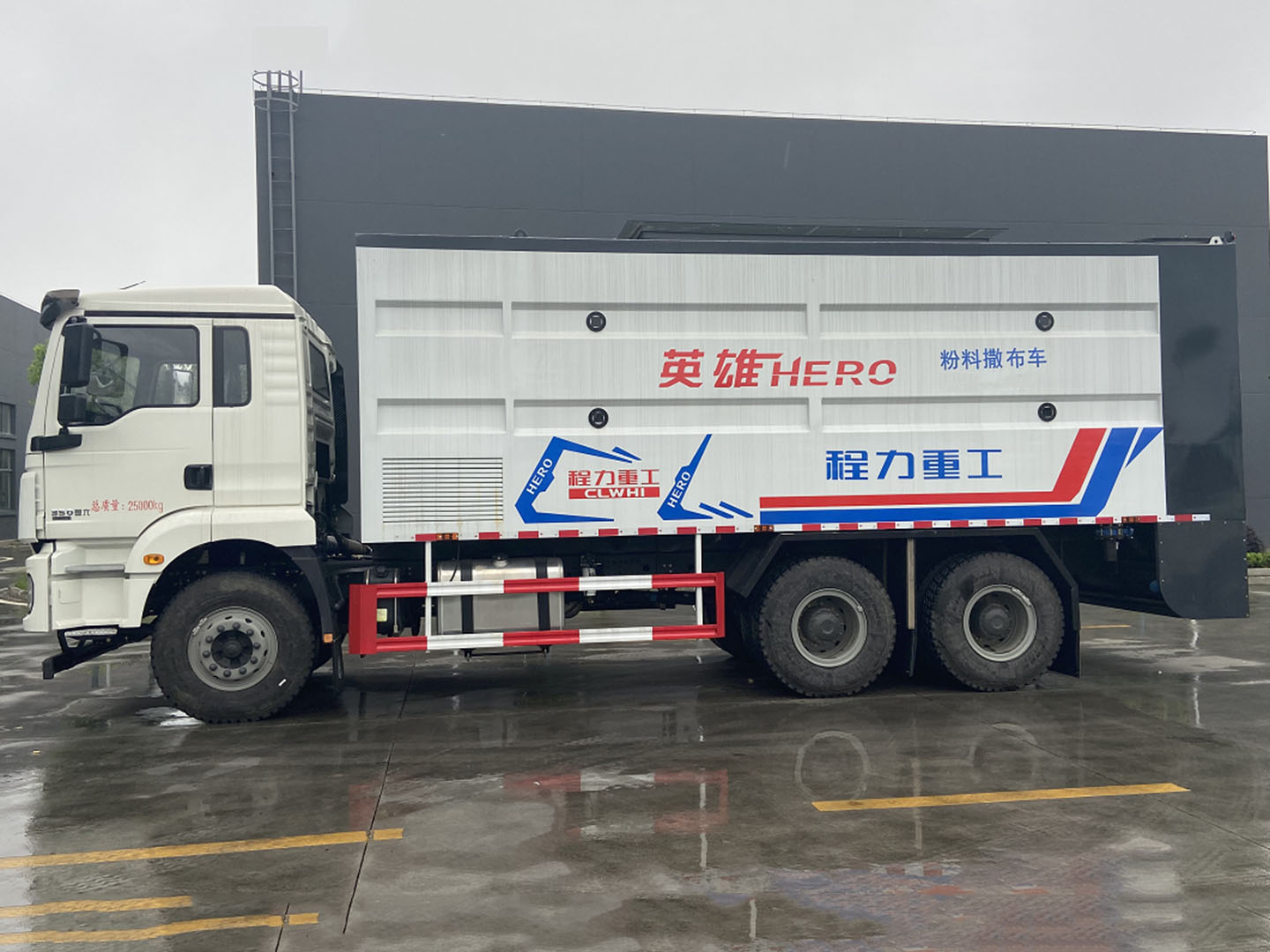 陜汽后八輪粉料撒布車