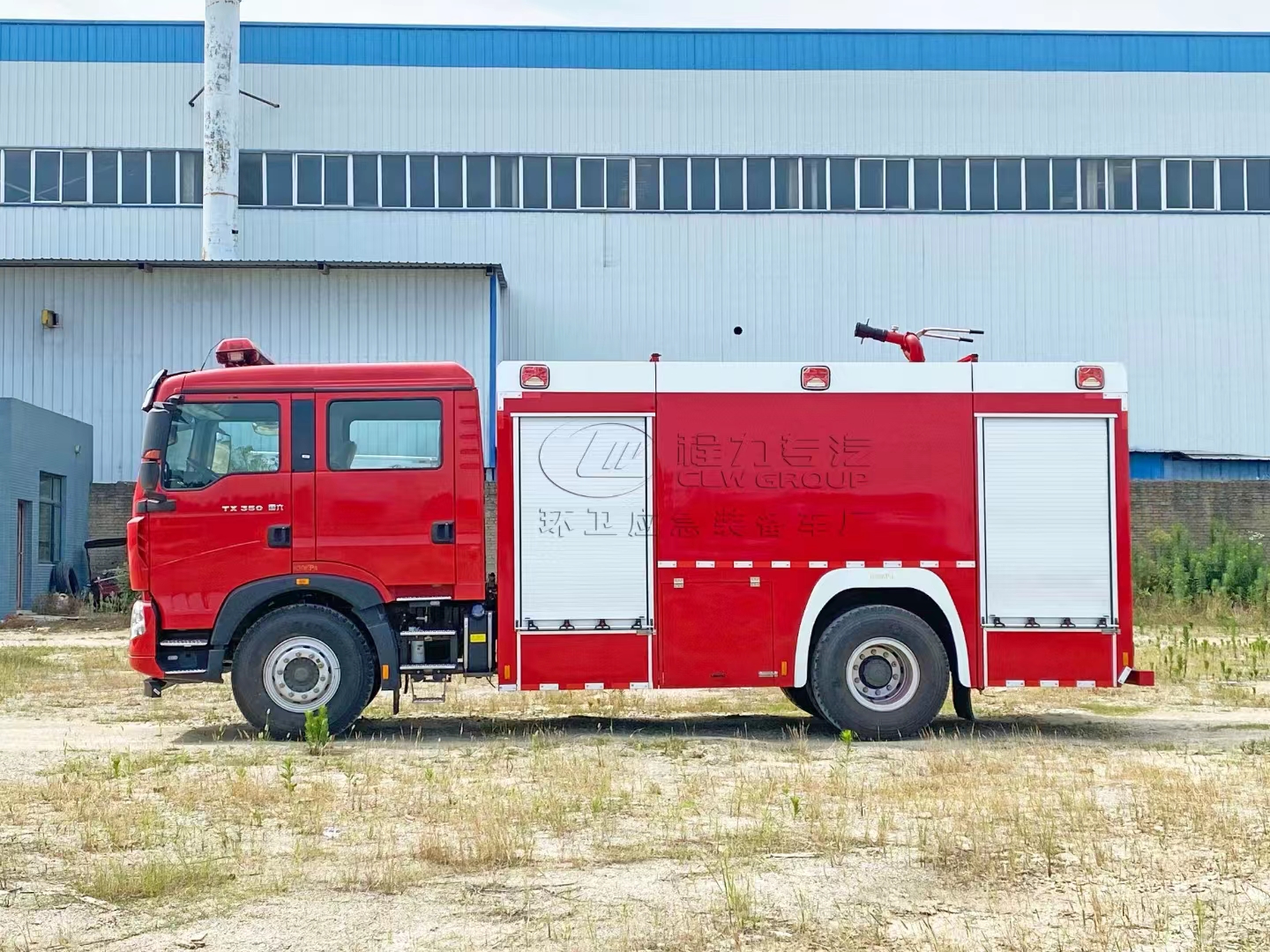 重汽豪沃8噸泡沫消防車