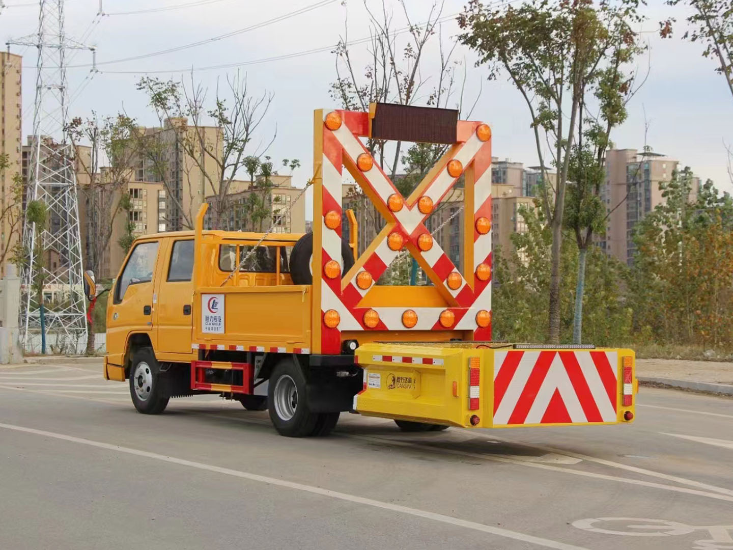 國六江鈴雙排防撞緩沖車