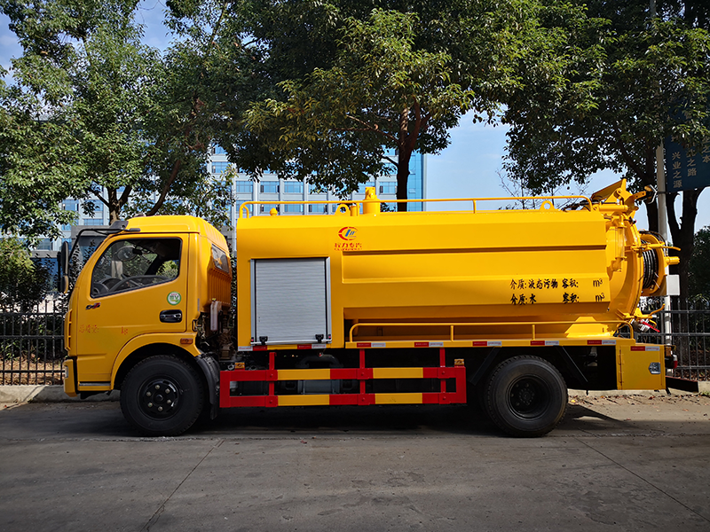 東風(fēng)多利卡清洗吸污車