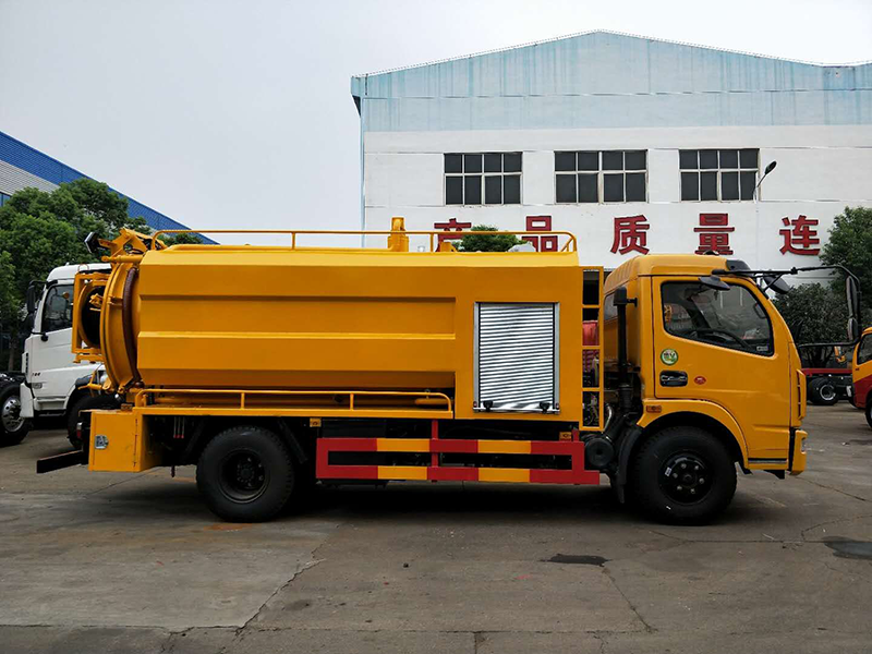 程力東風(fēng)多利卡清洗吸污車