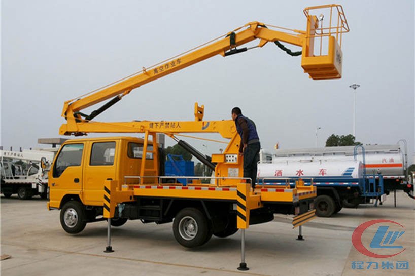 程力集團五十鈴14米高空作業(yè)車側(cè)面圖