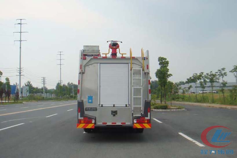 湖北程力重汽豪沃雙橋水罐消防車背面圖