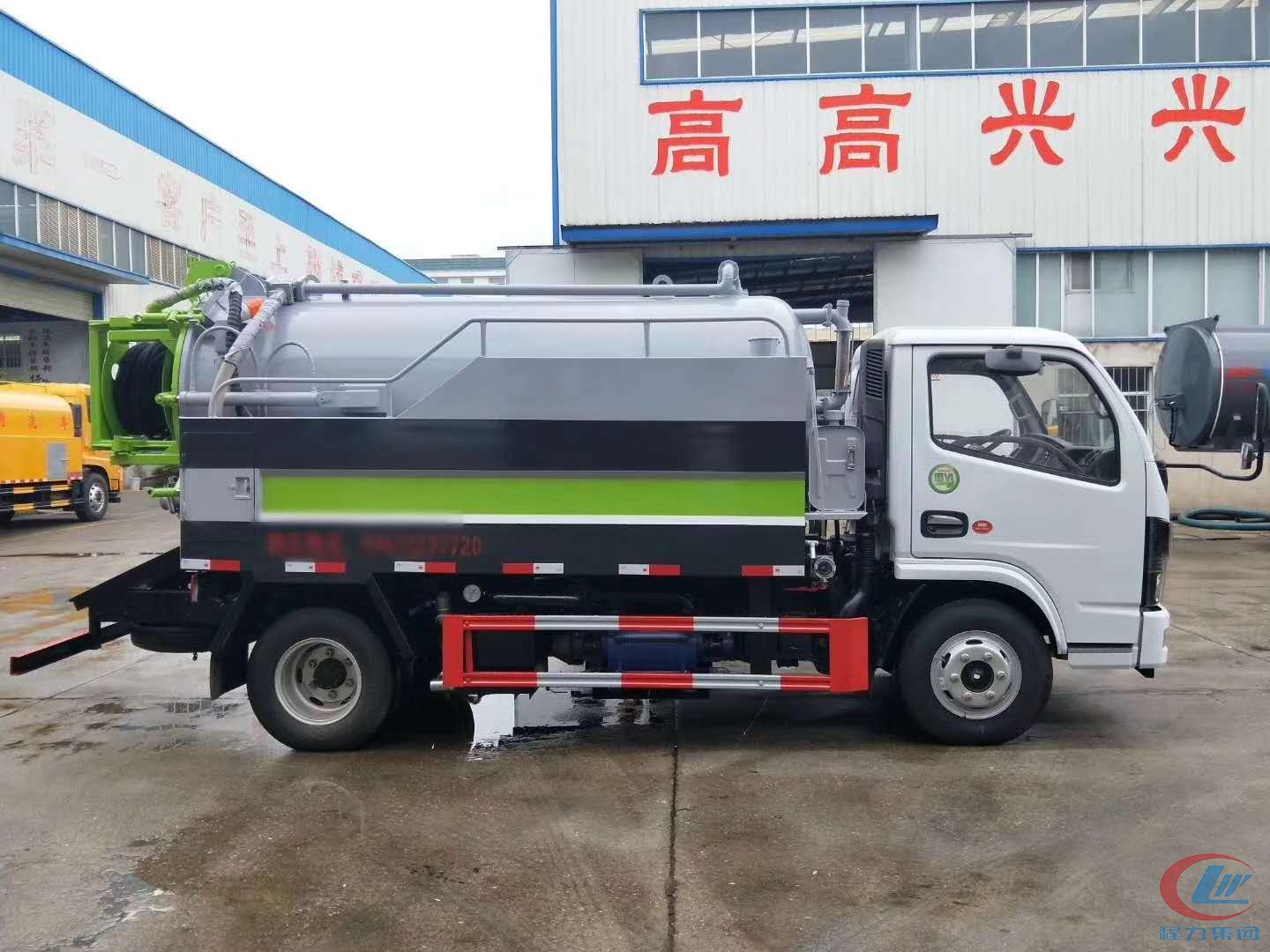 吸污車