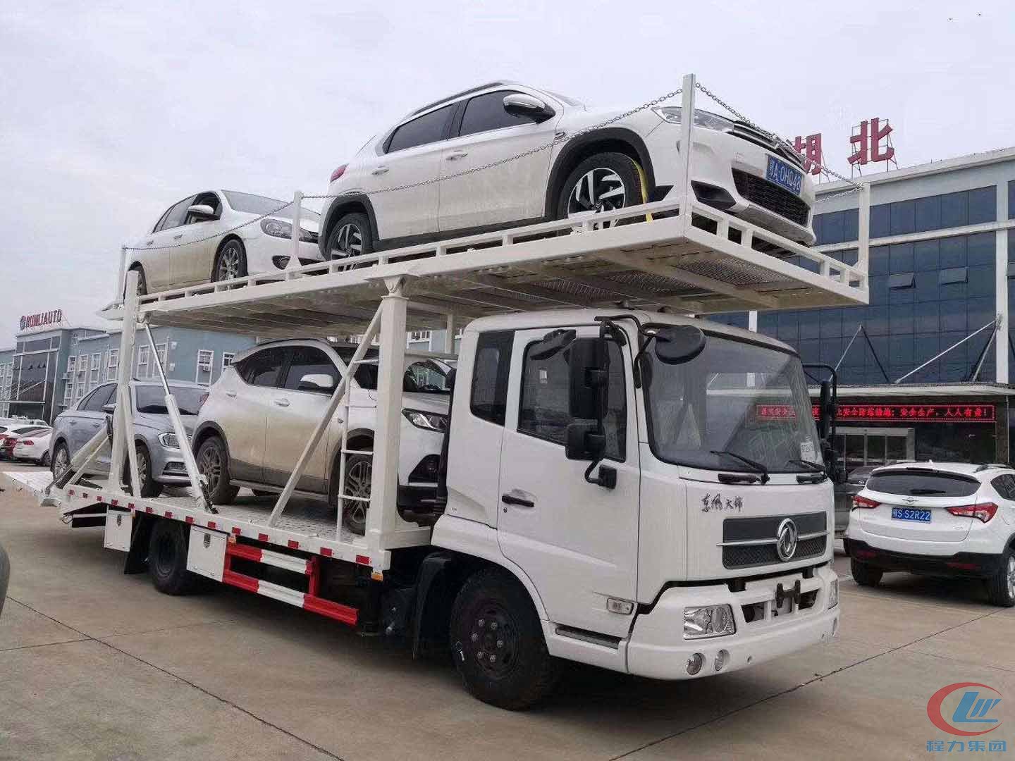 東風天錦轎運車側面圖