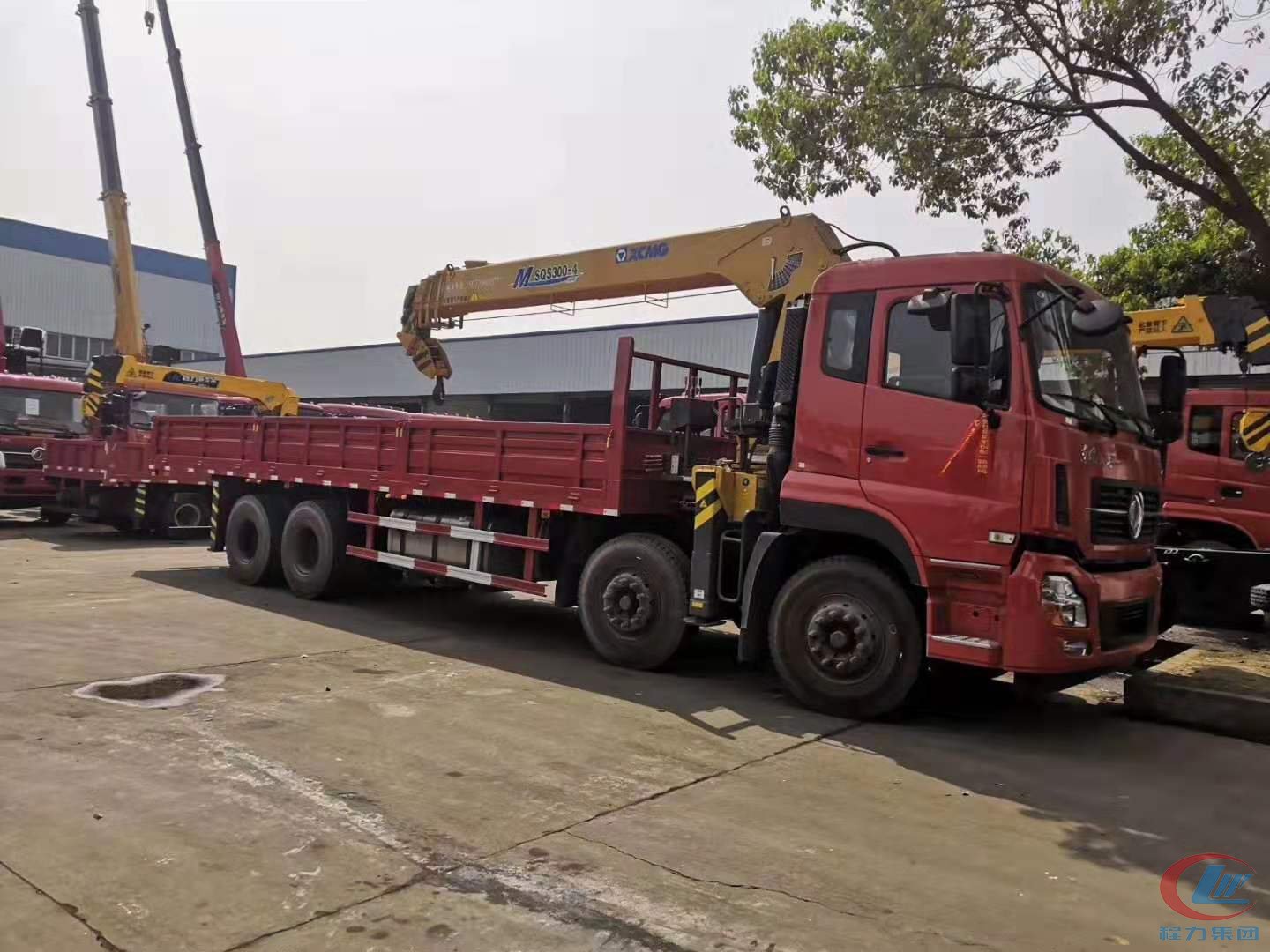 東風天龍前四后八隨車吊