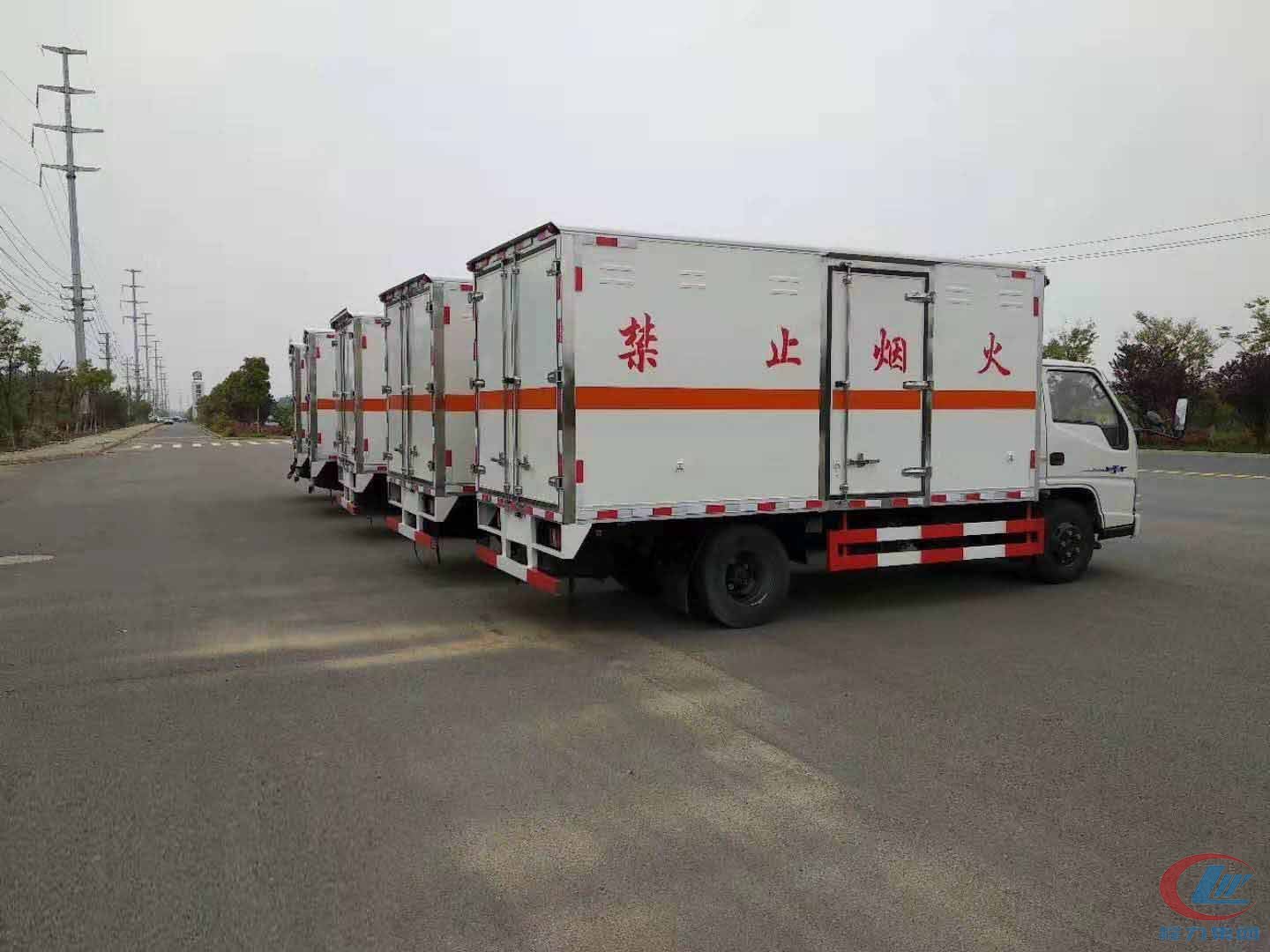 江鈴JMC危險品廂式運輸車批量發(fā)車