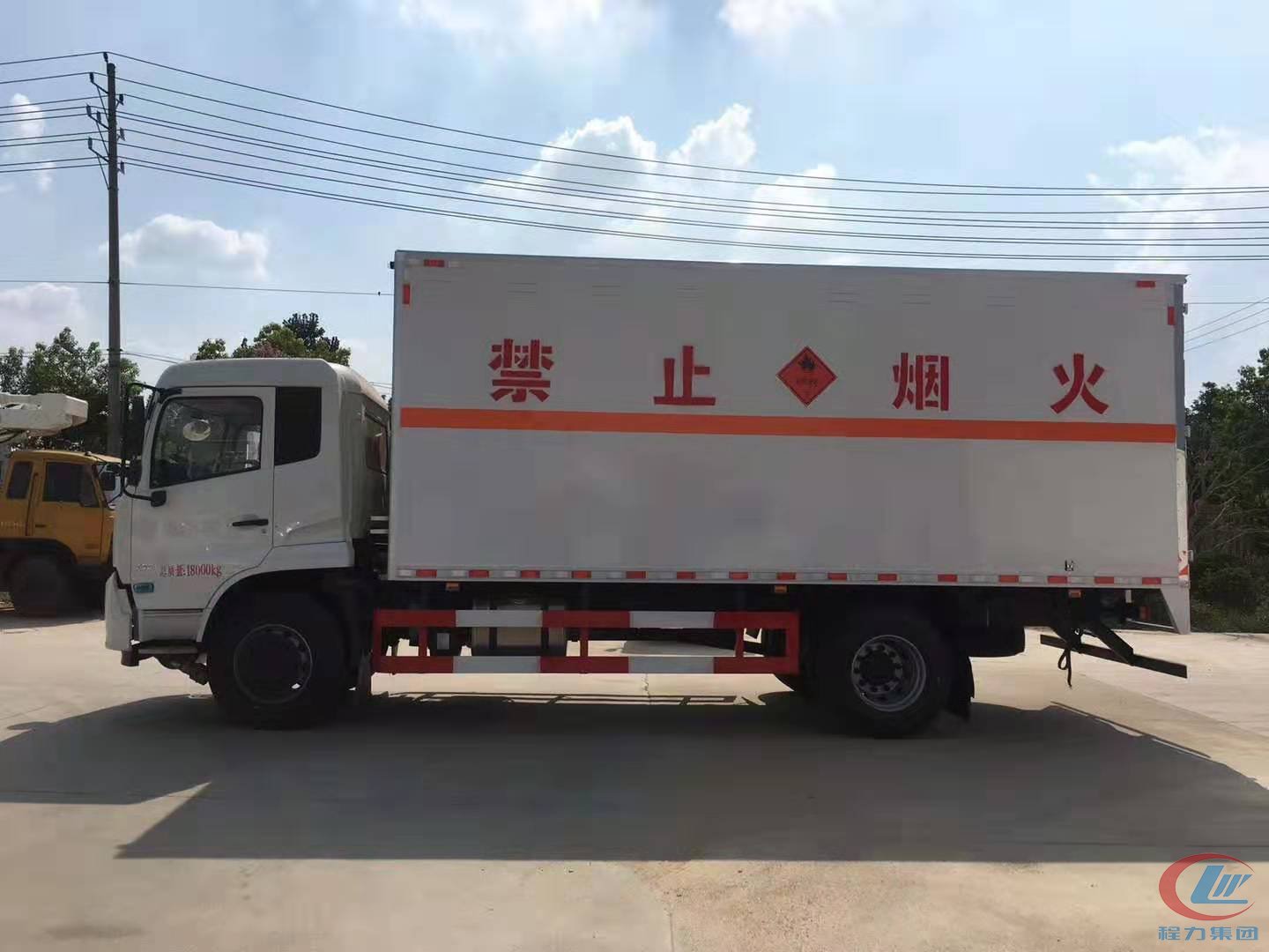 東風天錦易燃液體廂式危險品運輸車