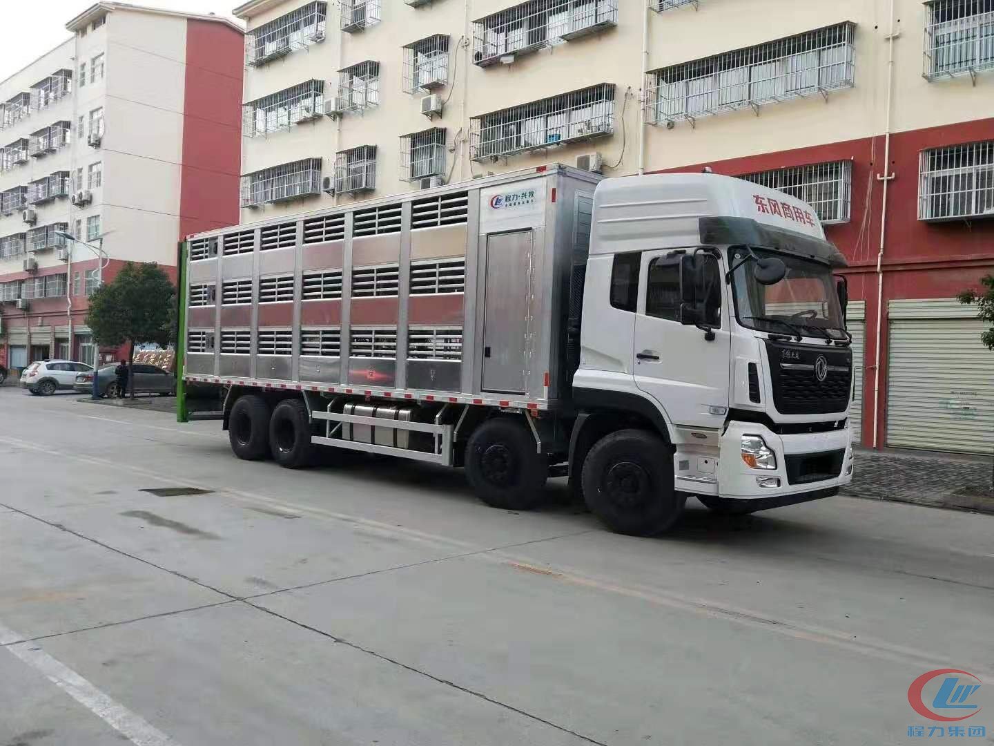 東風(fēng)天龍鋁合金恒溫運(yùn)豬車 